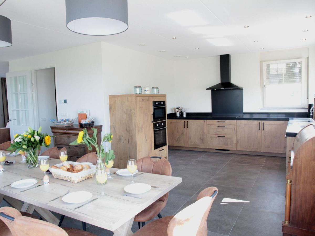 Beautiful And Spacious Villa With A Panoramic View Near The Beach Of Cadzand Exteriér fotografie
